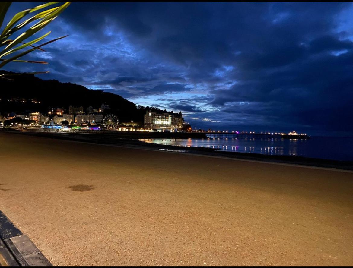 Hotel No5, Beachfront With Free Private Car Park Llandudno Zewnętrze zdjęcie